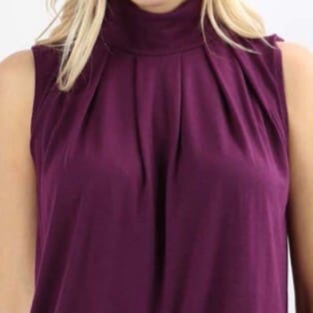 Sleeveless pleated top